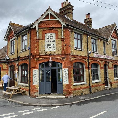 The Six Bells Bed & Breakfast โรเชสเตอร์ ภายนอก รูปภาพ