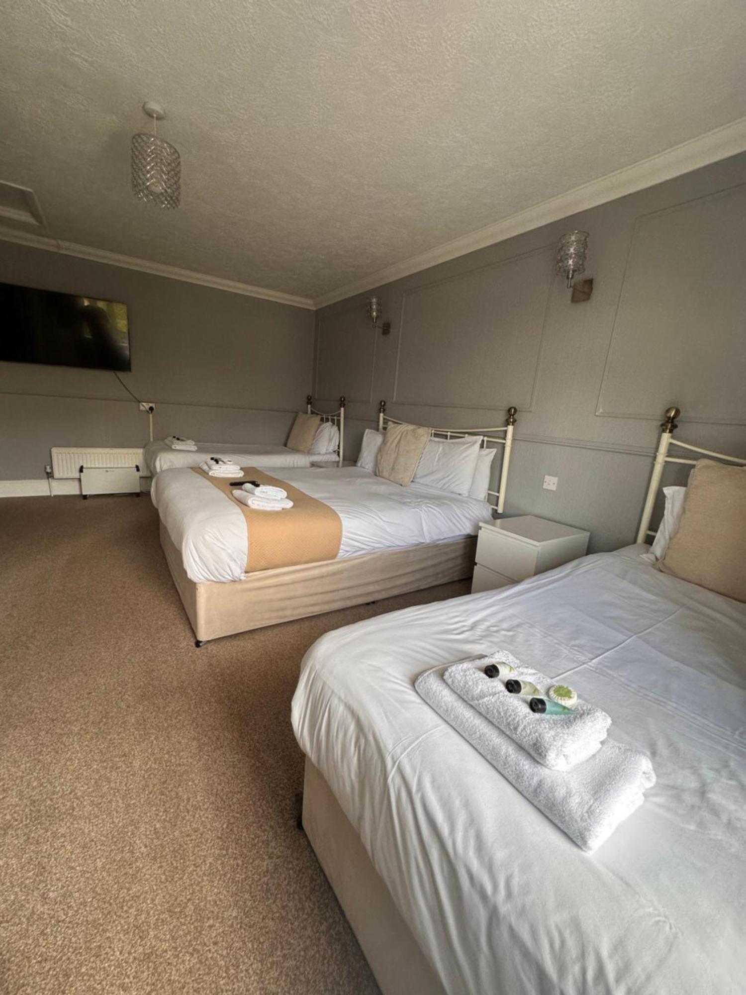The Six Bells Bed & Breakfast โรเชสเตอร์ ภายนอก รูปภาพ